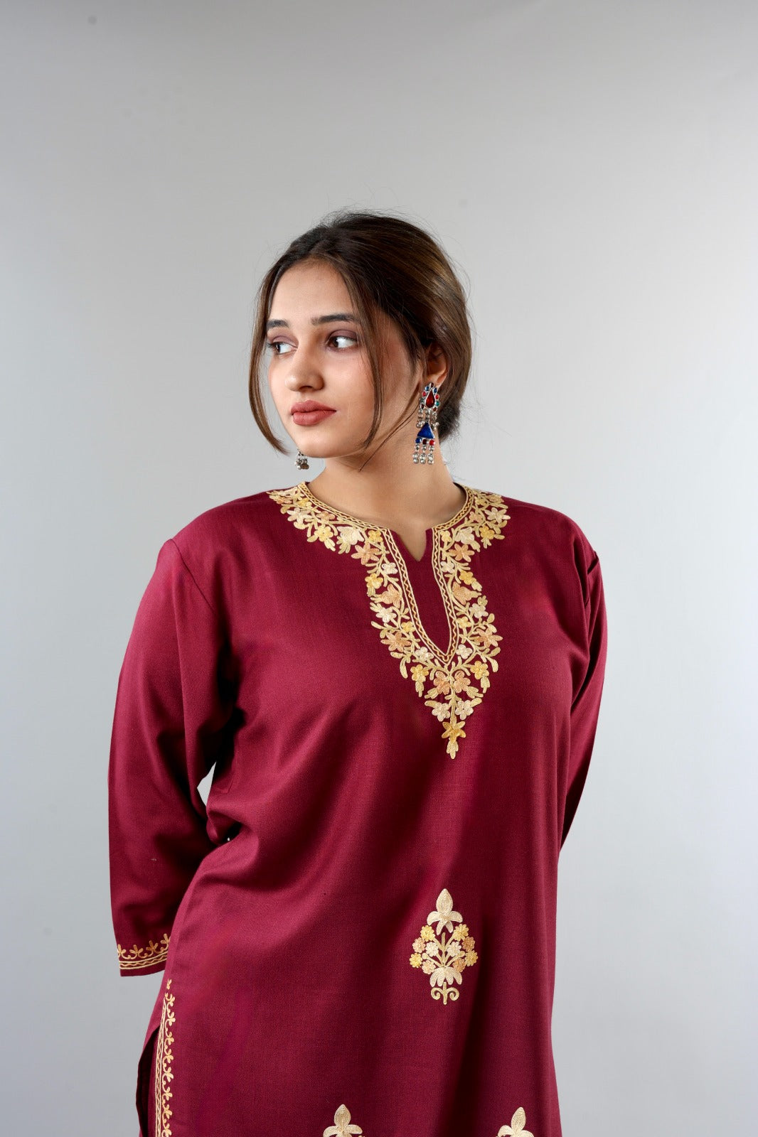 Ethnic Embroidered Kurta with Floral Neckline Detailing (Copy)