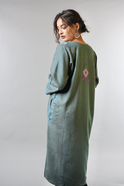 Ethnic Embroidered Kurta with Floral Neckline Detailing