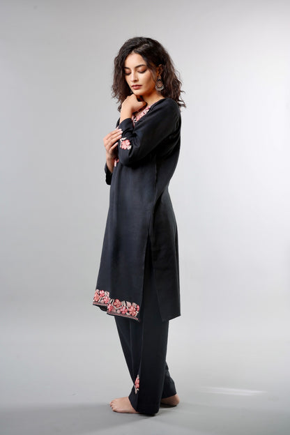 Ethnic Embroidered Kurta with Floral Neckline Detailing