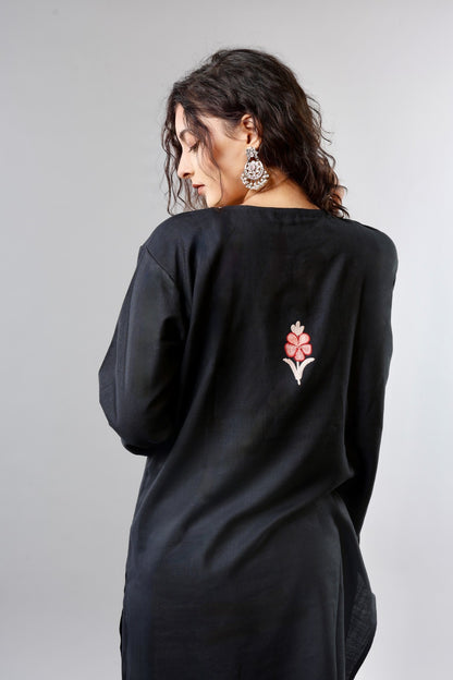 Ethnic Embroidered Kurta with Floral Neckline Detailing