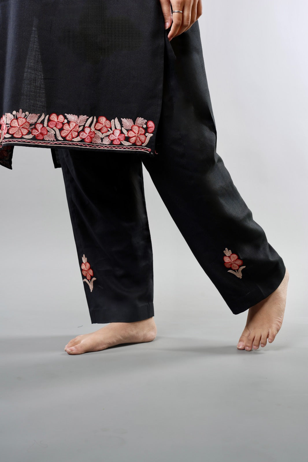 Ethnic Embroidered Kurta with Floral Neckline Detailing