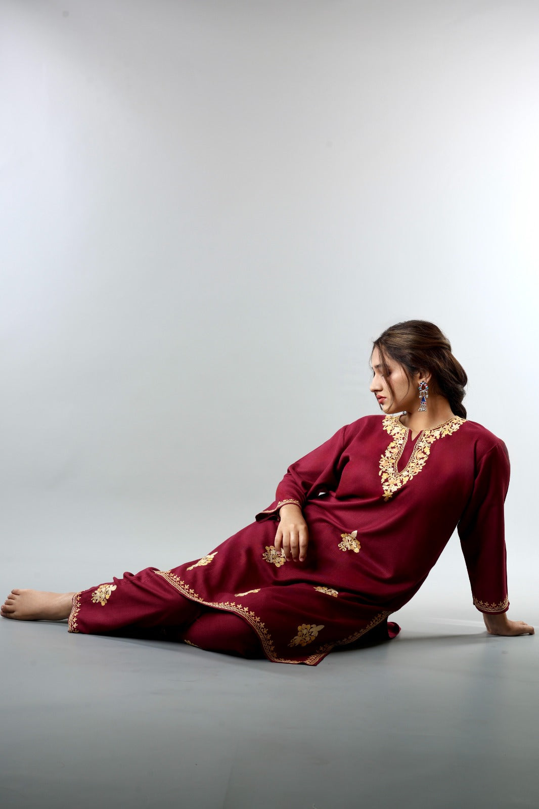 Ethnic Embroidered Kurta with Floral Neckline Detailing (Copy)