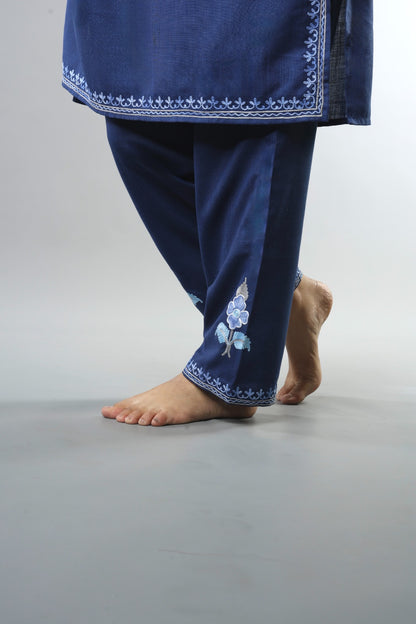 Ethnic Embroidered Kurta with Floral Neckline Detailing