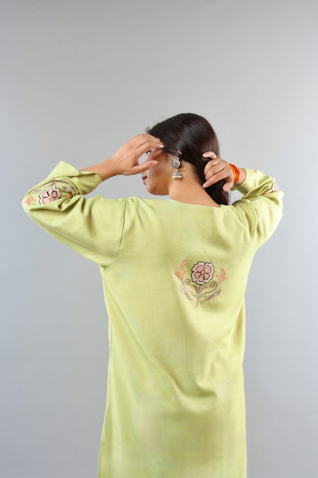 Ethnic Embroidered Kurta with Floral Neckline Detailing (Copy)