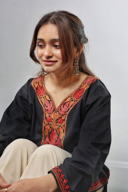 Ethnic Embroidered Kurta with Floral Neckline Detailing